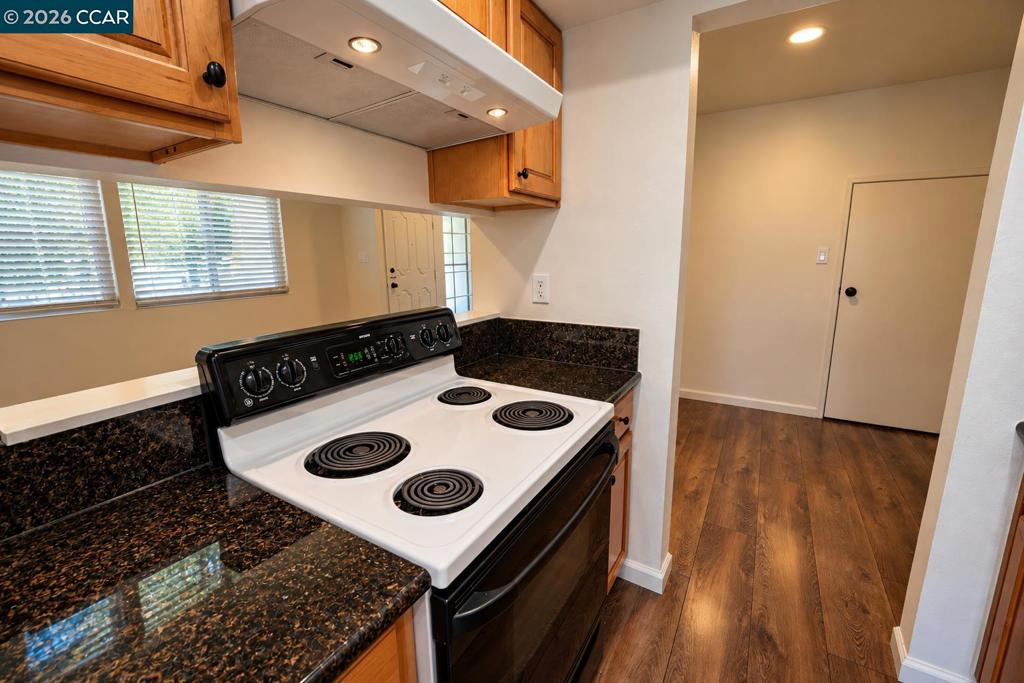 1416 Del Rio Cir B Property Photo 3