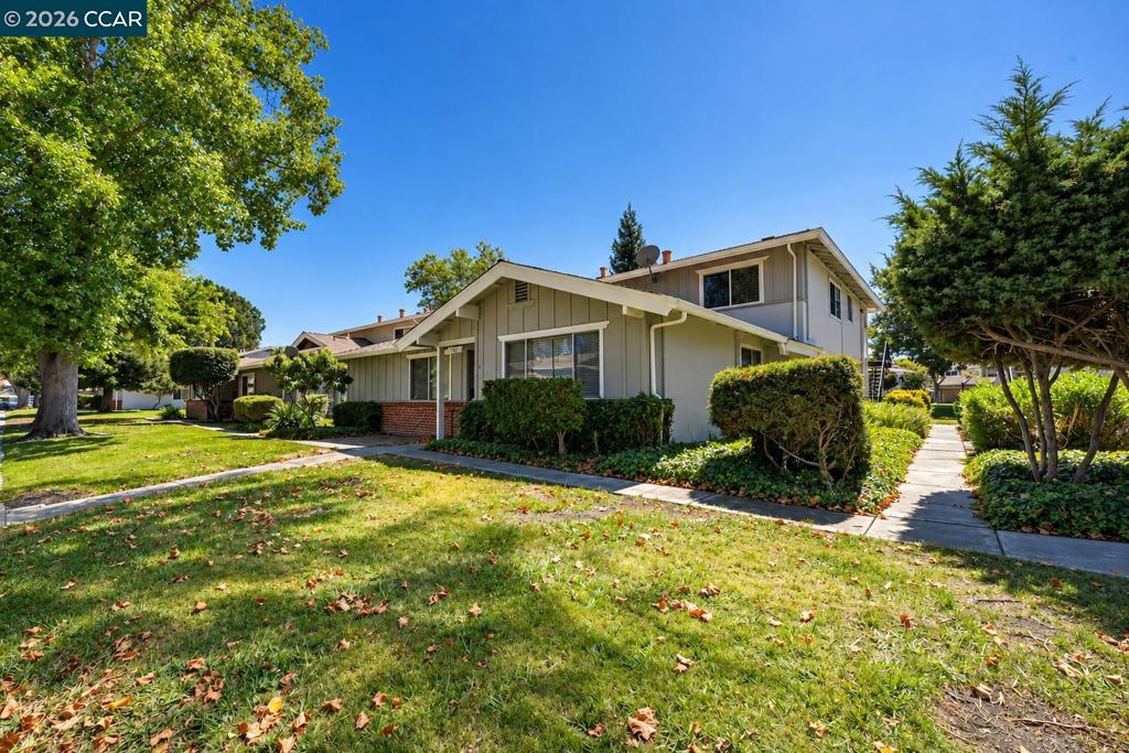 1416 Del Rio Cir B Property Photo 4