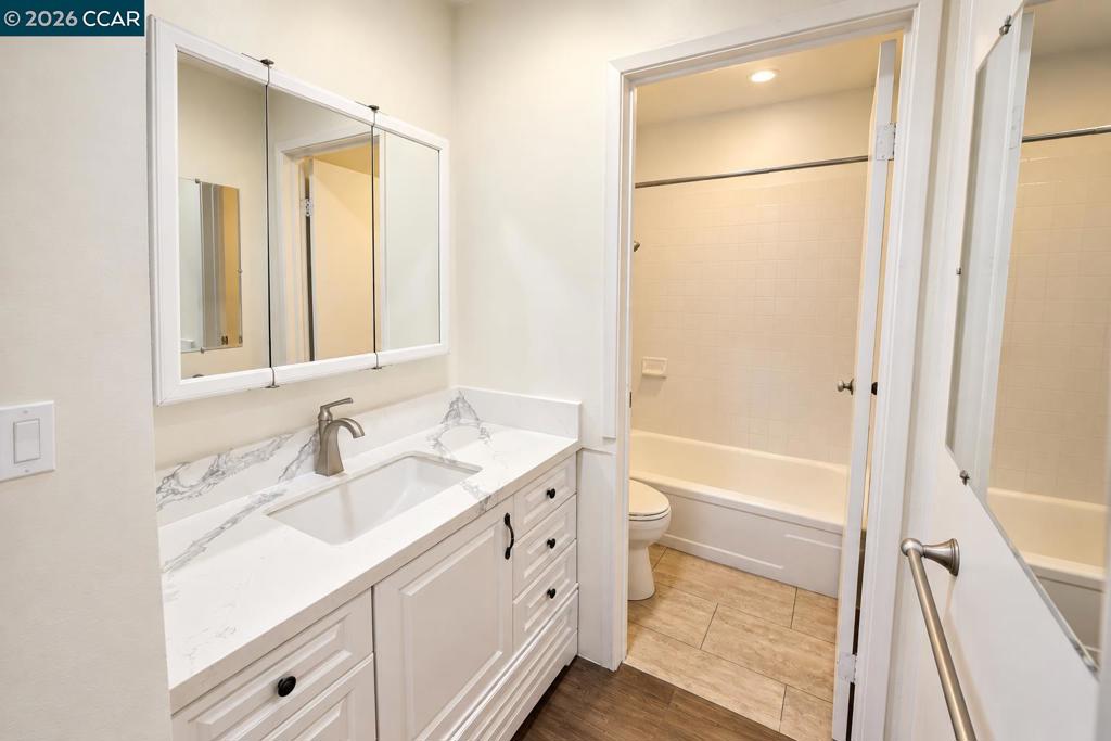 1416 Del Rio Cir B Property Photo 6