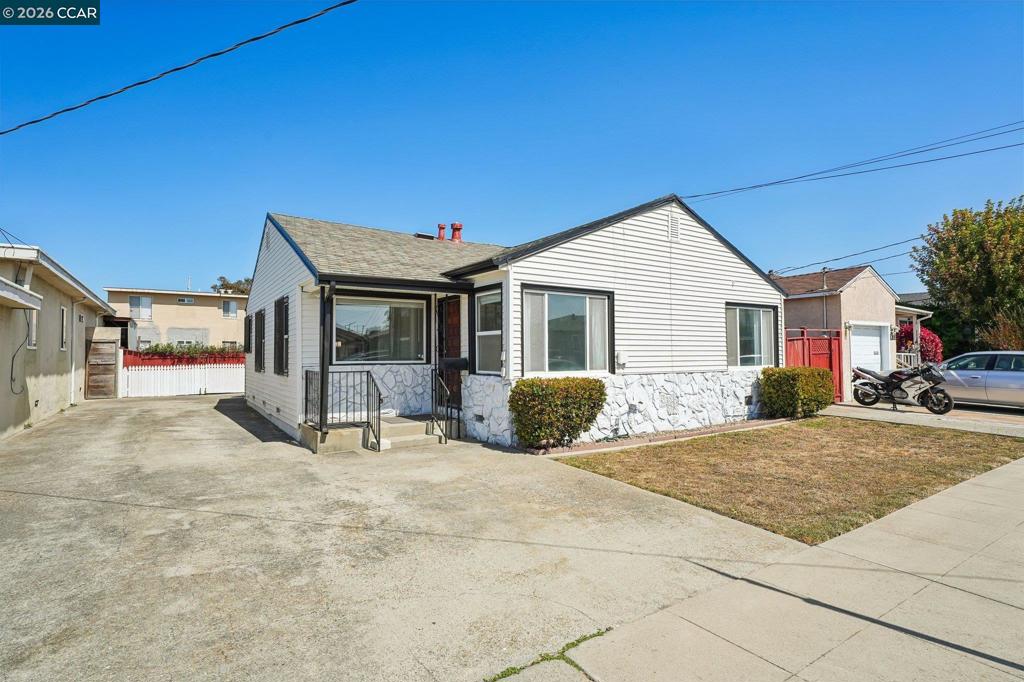 1611 Lincoln Ave Property Photo 1