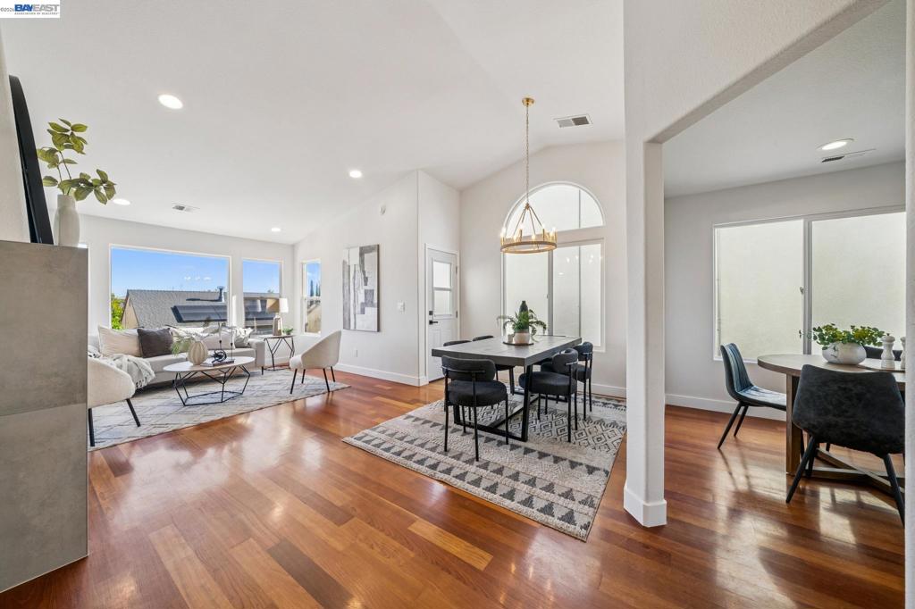 444 Chelsea Xing Property Photo 5