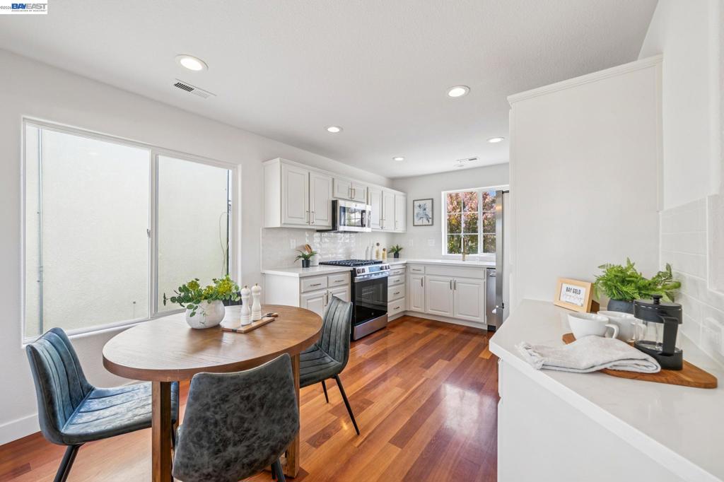 444 Chelsea Xing Property Photo 20