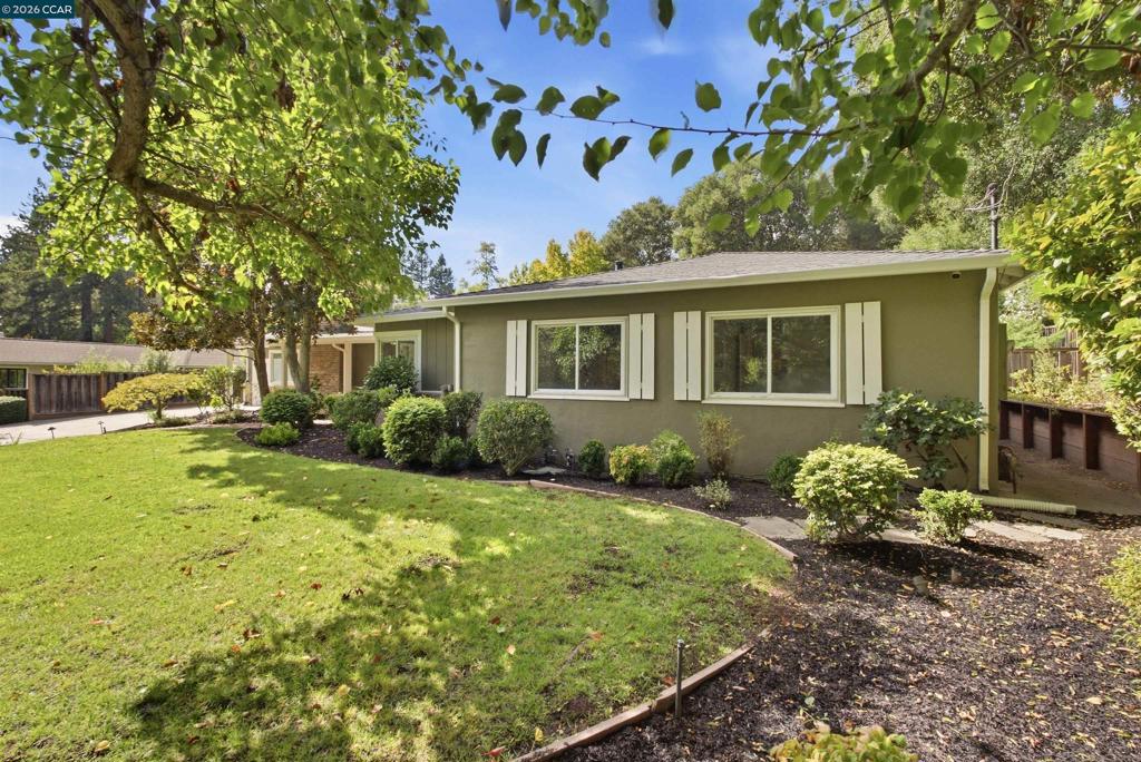 57 Lombardy Ln Property Photo 2