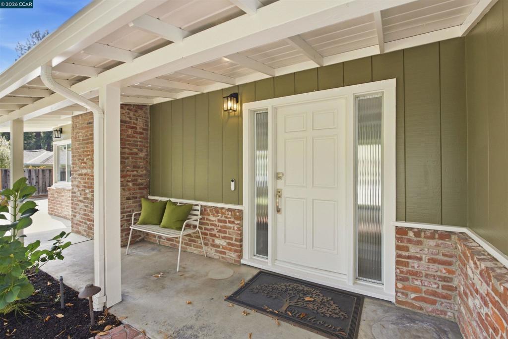 57 Lombardy Ln Property Photo 3