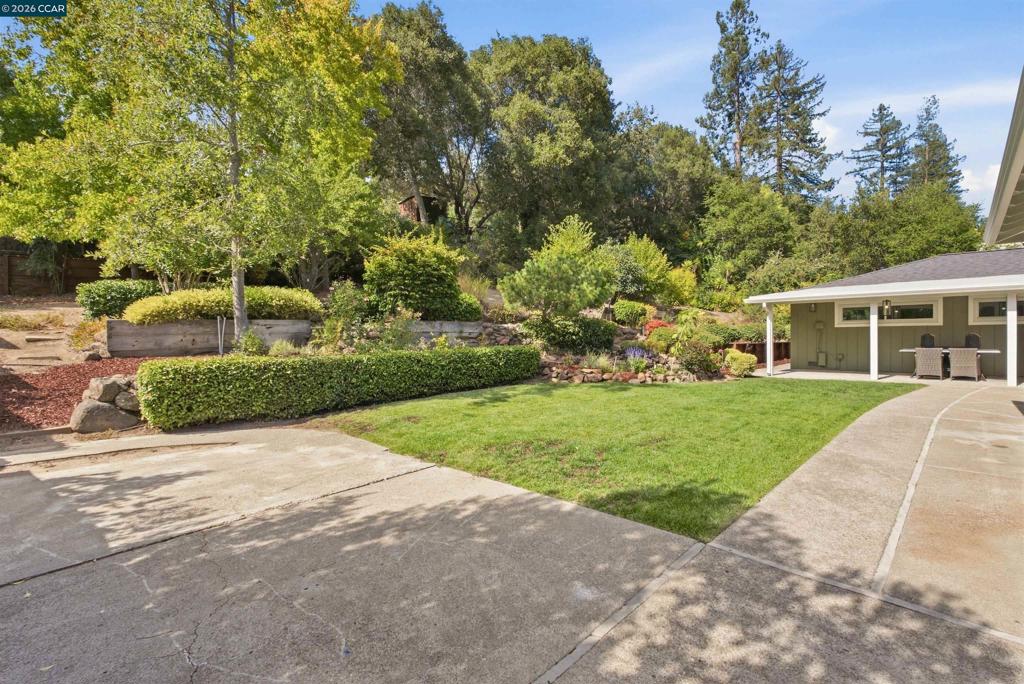 57 Lombardy Ln Property Photo 15