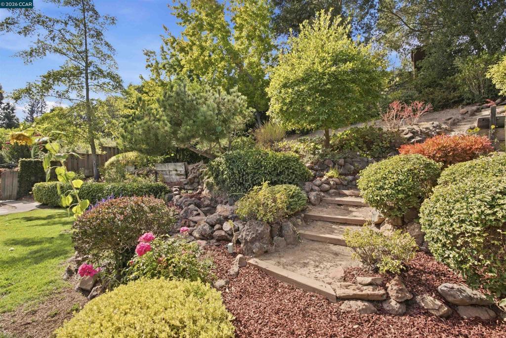 57 Lombardy Ln Property Photo 41