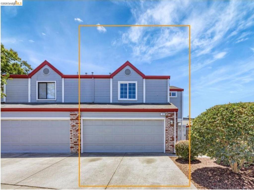 16 Town Sq Pl Property Photo 1