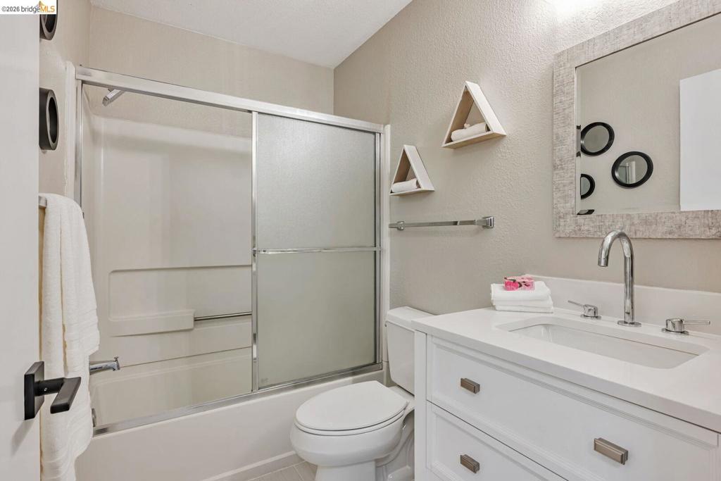 16 Town Sq Pl Property Photo 38