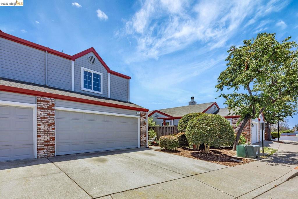 16 Town Sq Pl Property Photo 39