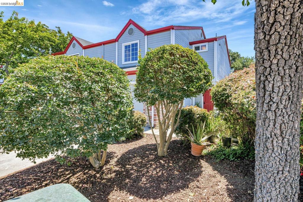 16 Town Sq Pl Property Photo 40