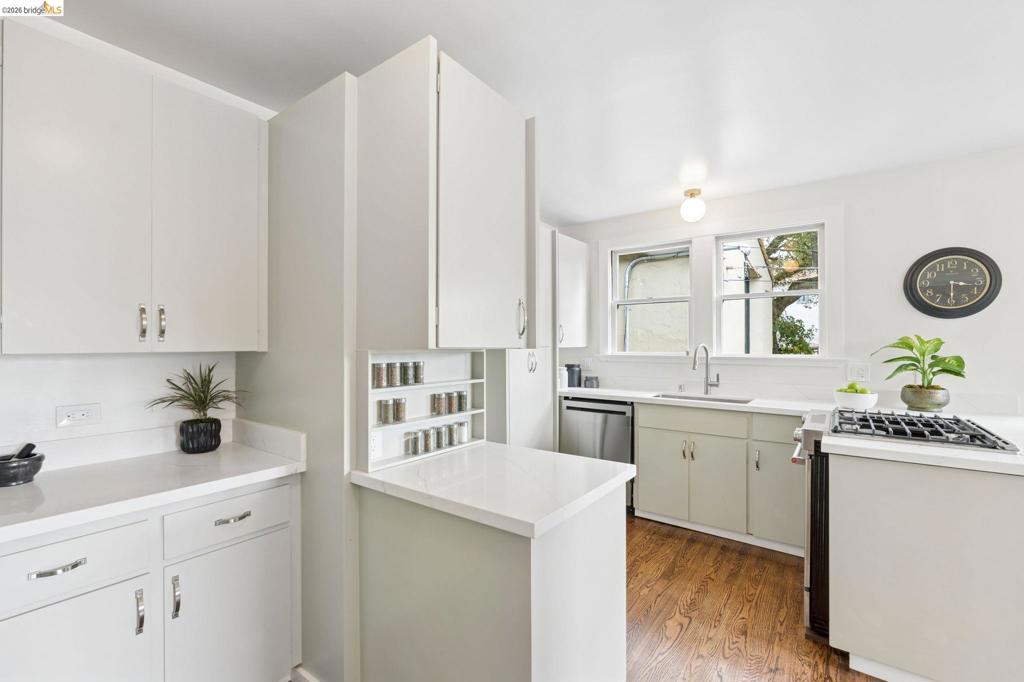765 Euclid Ave Property Photo 19