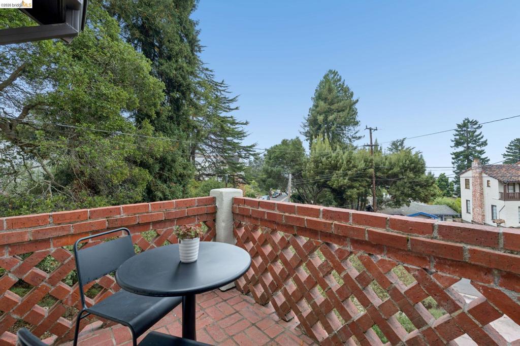 765 Euclid Ave Property Photo 22