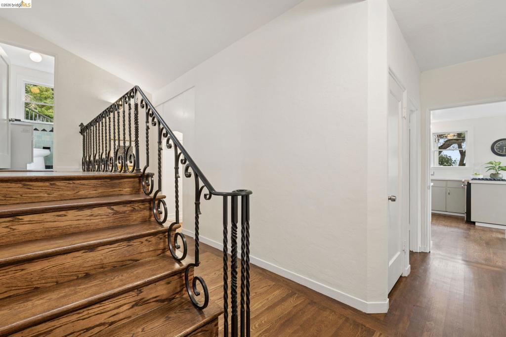 765 Euclid Ave Property Photo 23