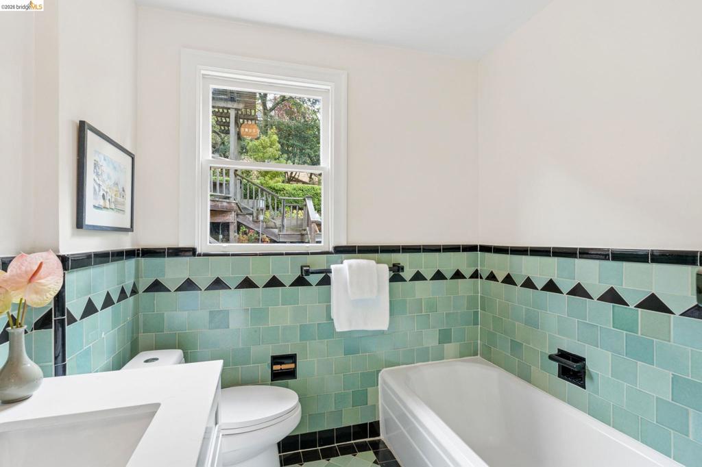 765 Euclid Ave Property Photo 35