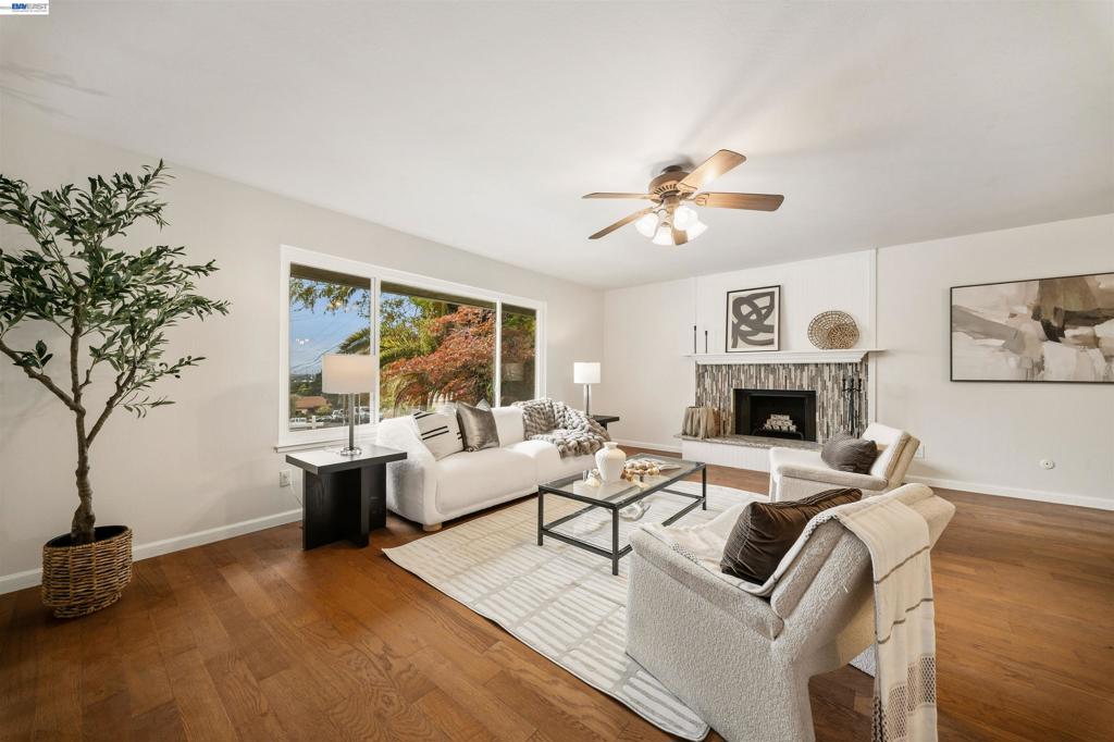699 Fiesta Pl Property Photo 8