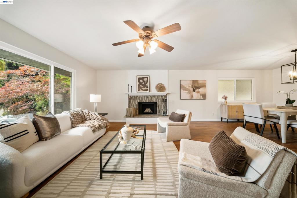 699 Fiesta Pl Property Photo 10