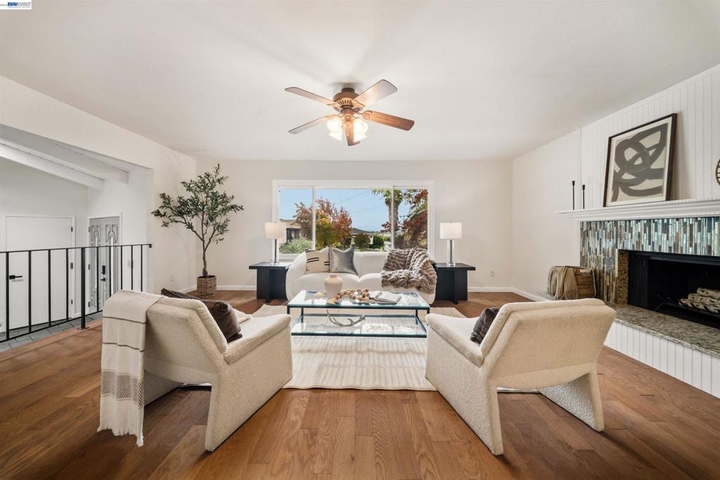699 Fiesta Pl Property Photo 11