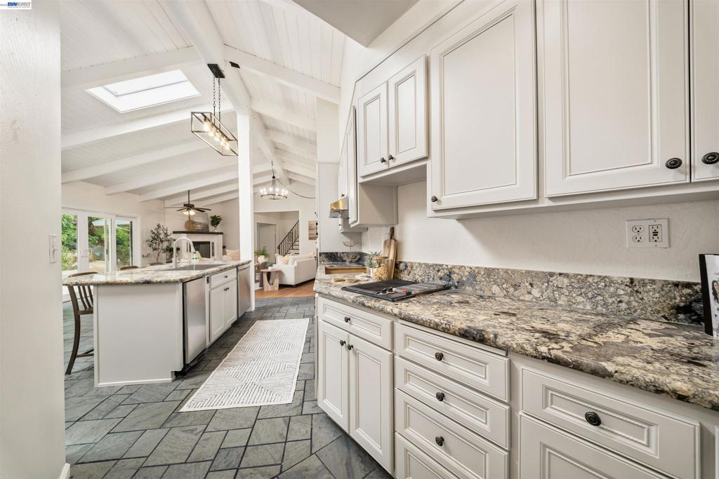 699 Fiesta Pl Property Photo 13