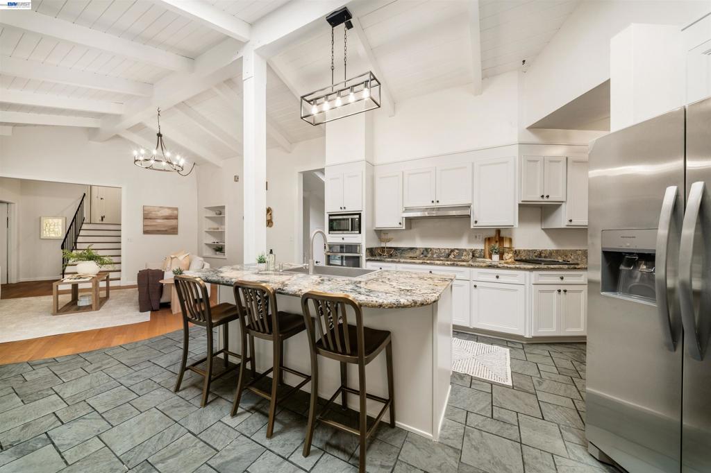 699 Fiesta Pl Property Photo 15