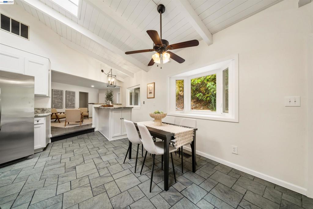 699 Fiesta Pl Property Photo 18