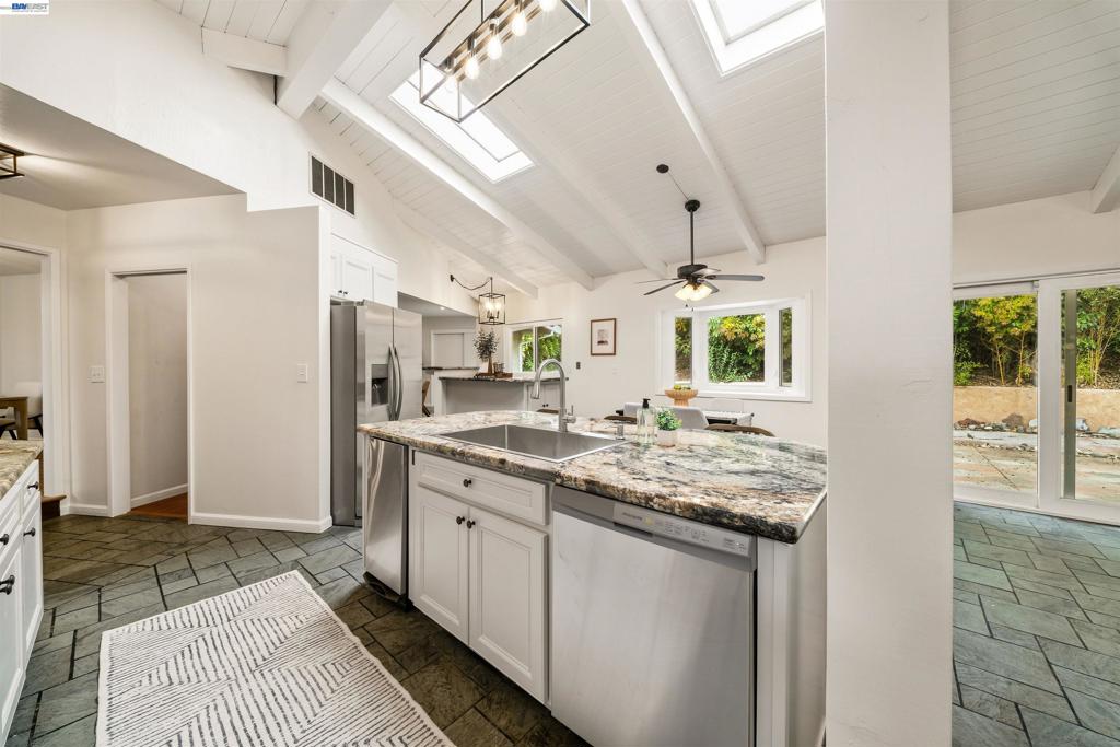 699 Fiesta Pl Property Photo 19