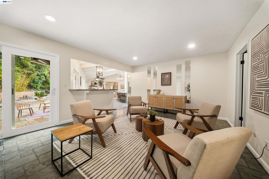 699 Fiesta Pl Property Photo 23