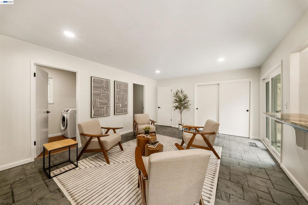 699 Fiesta Pl Property Photo 24