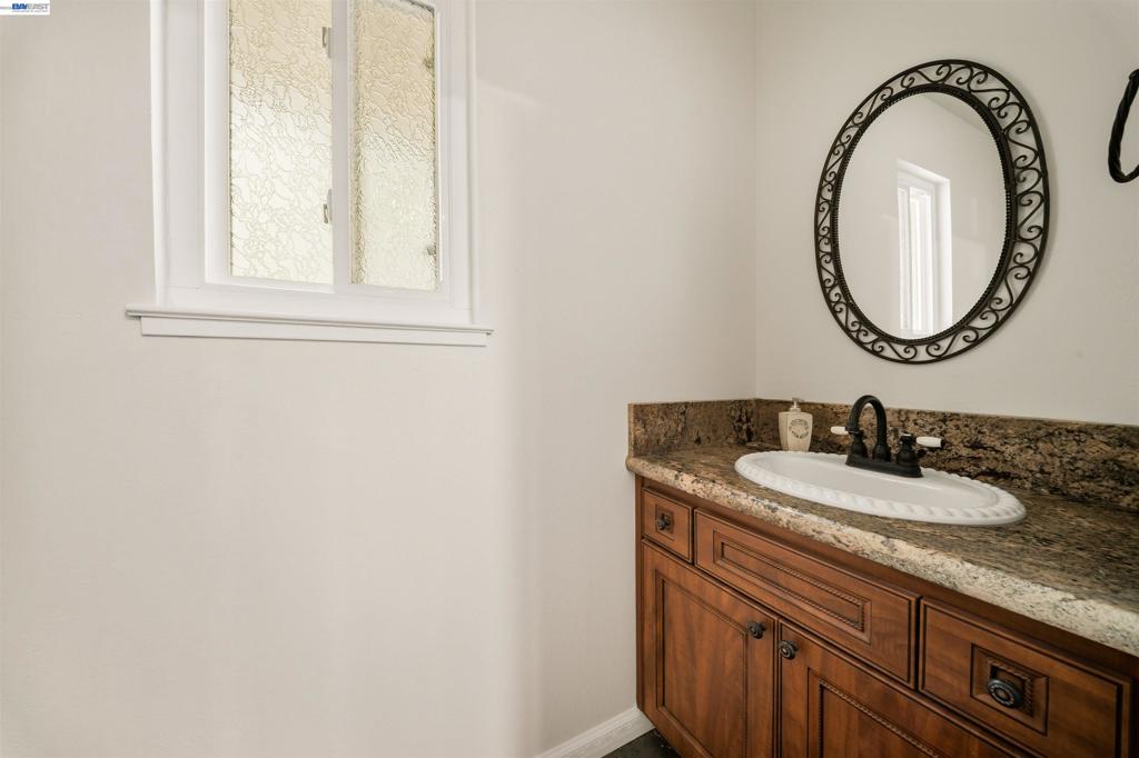 699 Fiesta Pl Property Photo 27