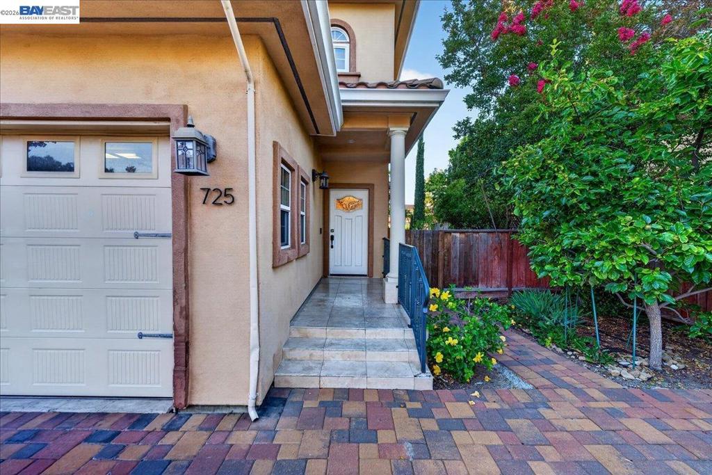 725 W Hacienda Ave Property Photo 2