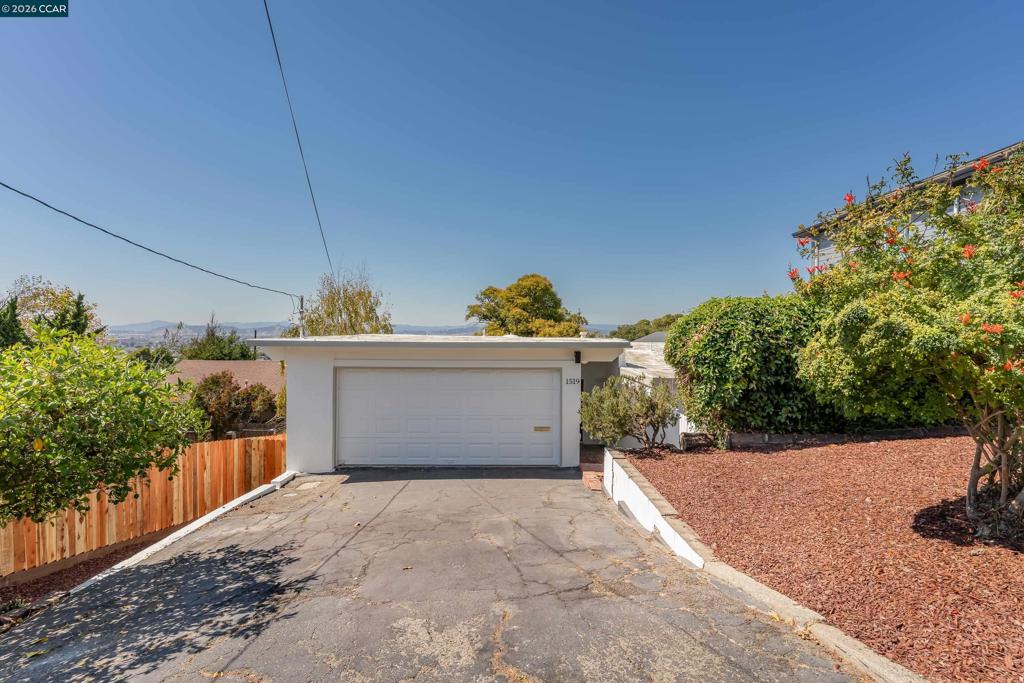 1519 Bayo Vista Ave Property Photo 2