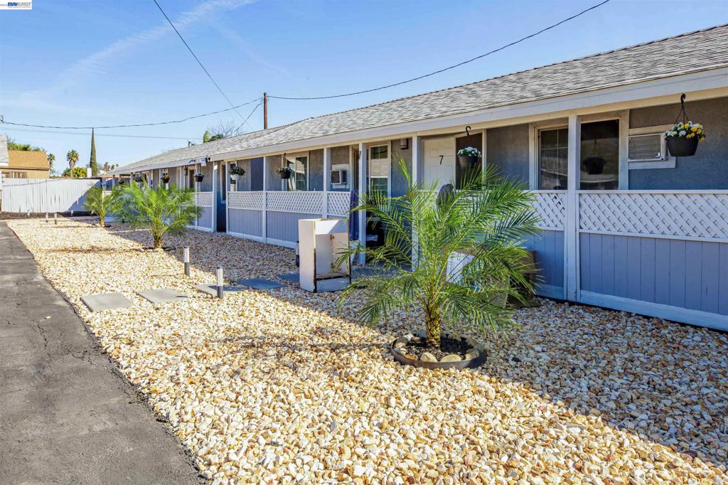 3836 El Camino Ave Property Photo 1