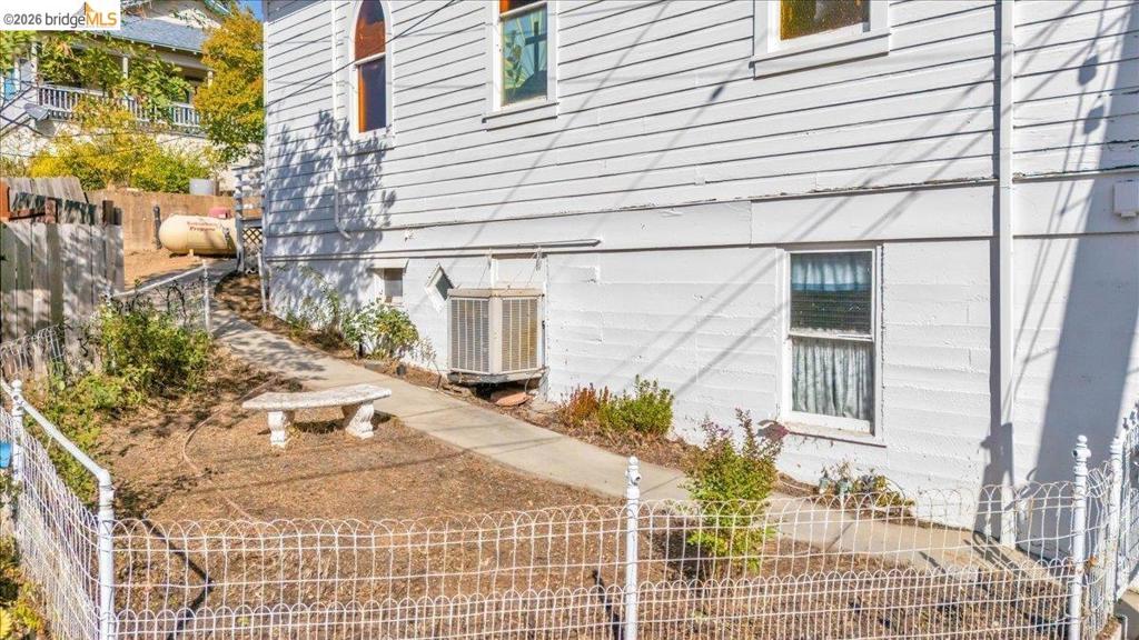 18193 Seco St Property Photo 7