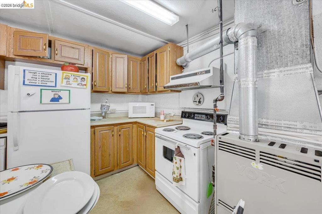 18193 Seco St Property Photo 34