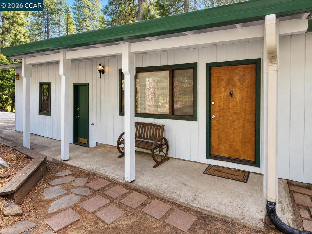2346 Black Oak Dr Property Photo 2