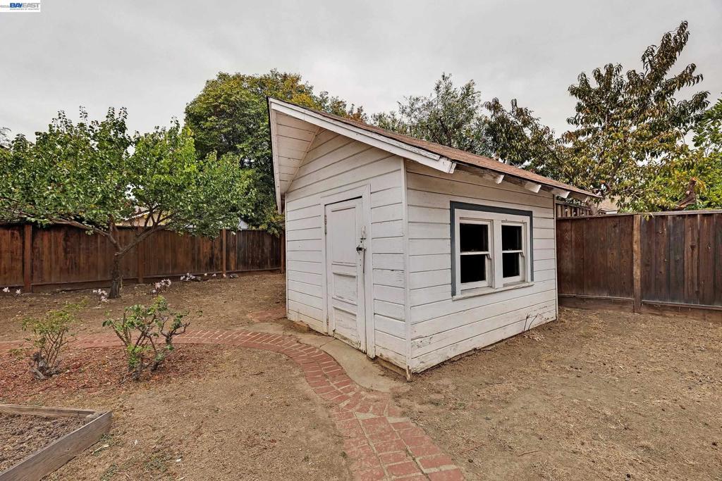 513 Carobe Court Property Photo 33