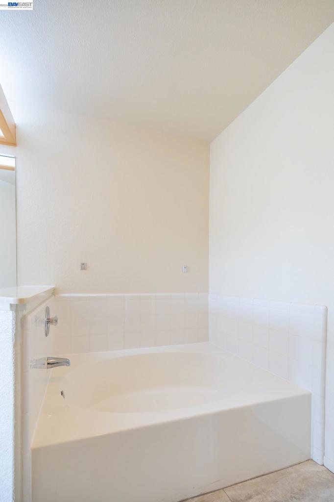 21103 Gary 318a Property Photo 23