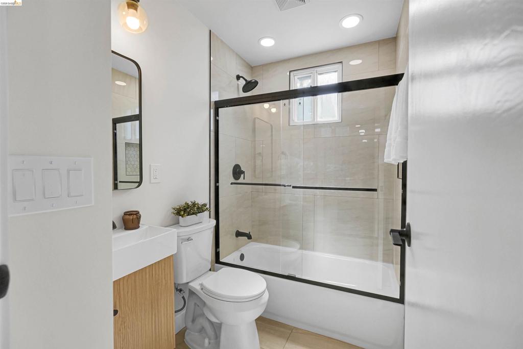 31871 Kennet St Property Photo 12