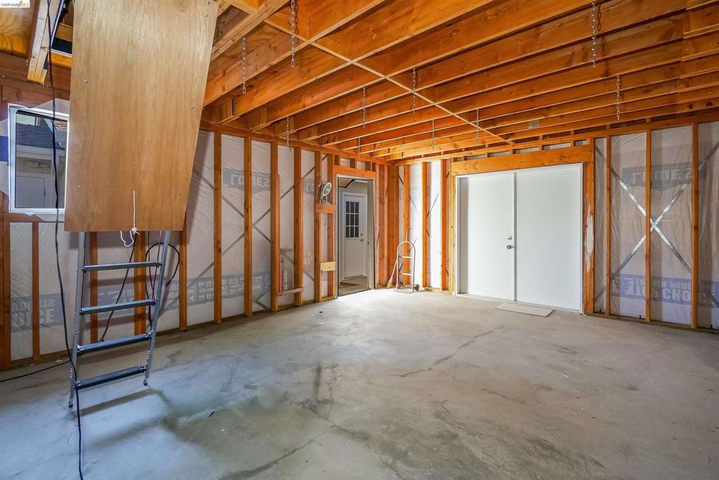 31871 Kennet St Property Photo 24