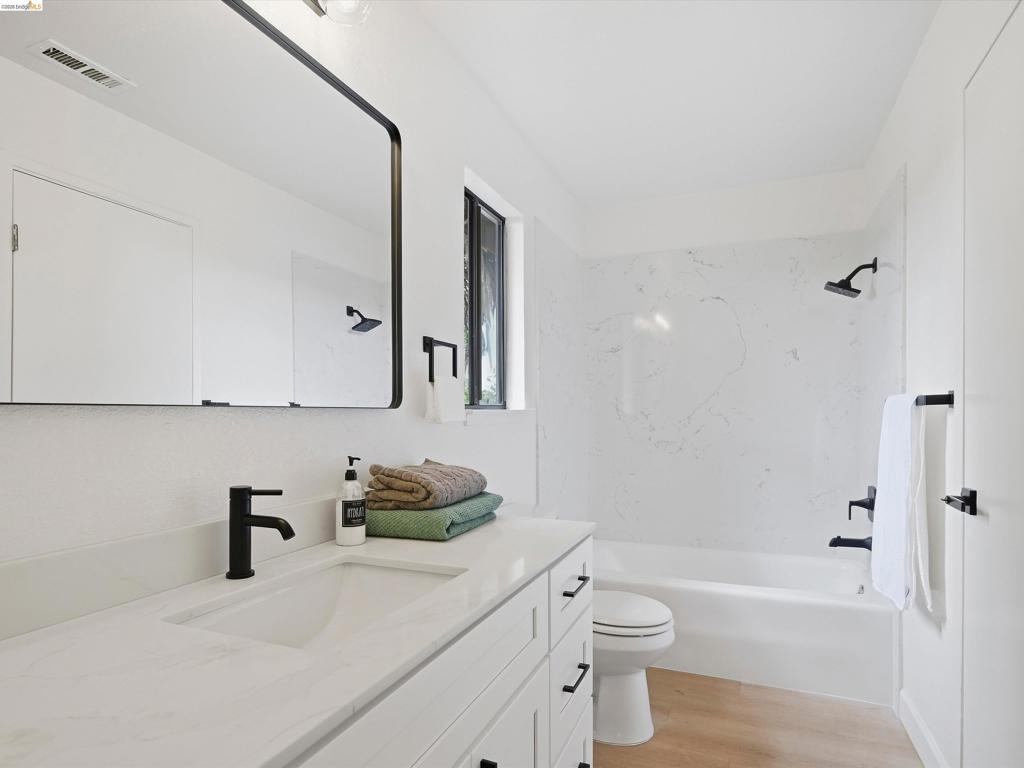 20223 Santa Maria Ave Property Photo 26