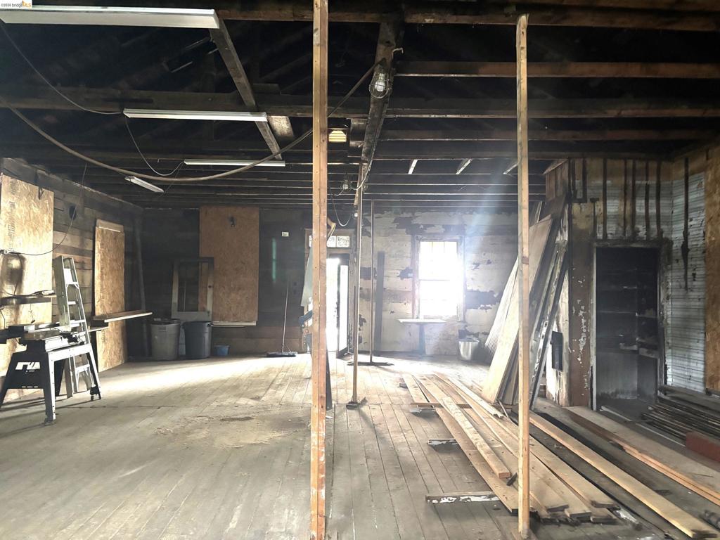 18190 Main St Property Photo 2