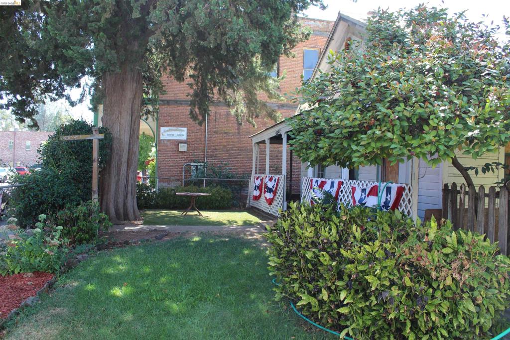 18190 Main St Property Photo 8