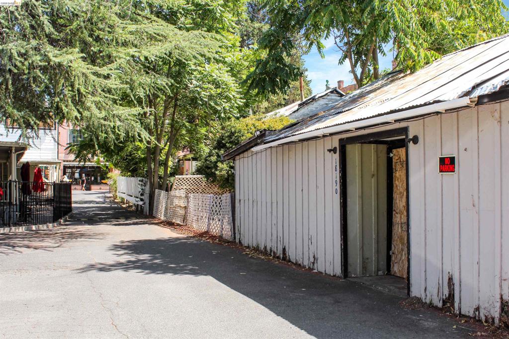 18190 Main St Property Photo 10