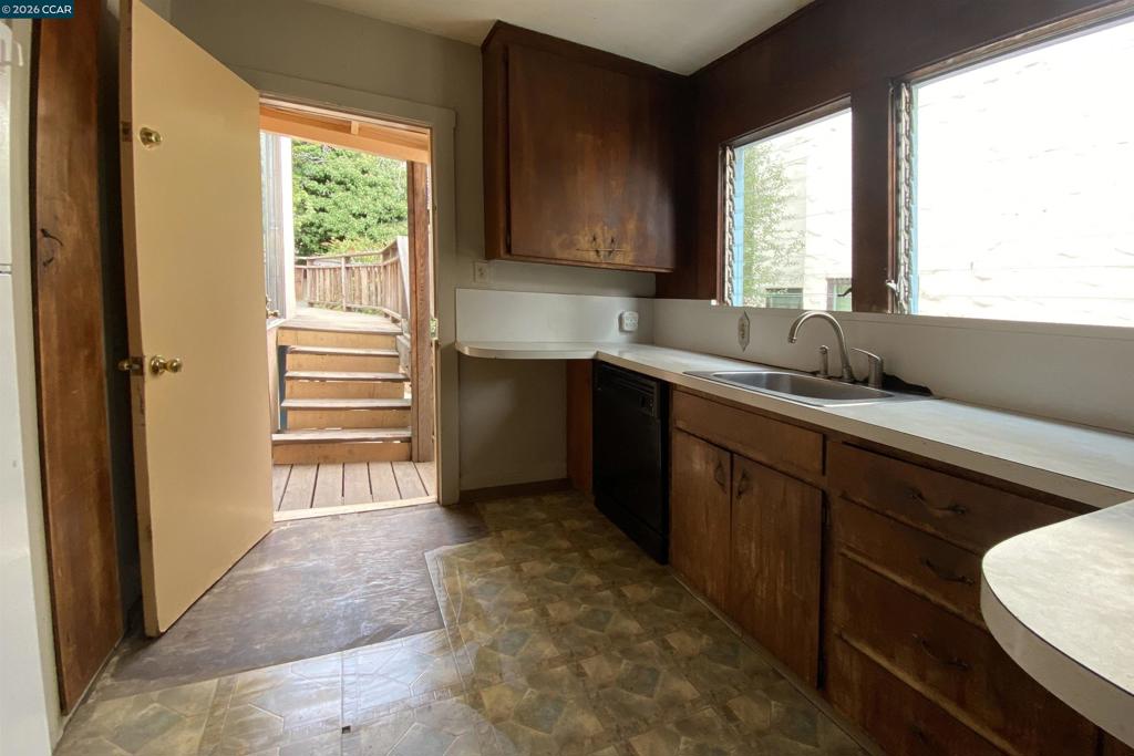 411 Kains Ave. Property Photo 4