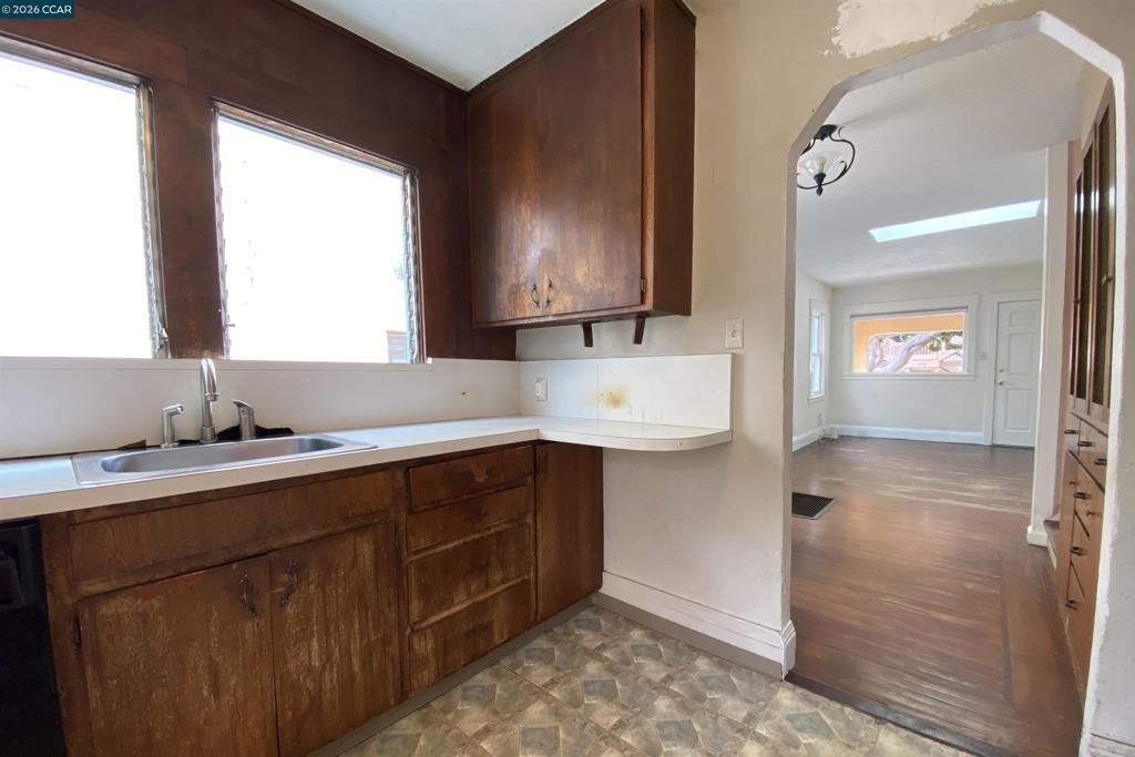 411 Kains Ave. Property Photo 5