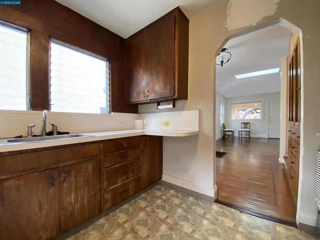 411 Kains Ave. Property Photo 5