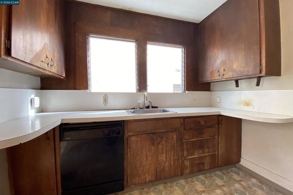 411 Kains Ave. Property Photo 6