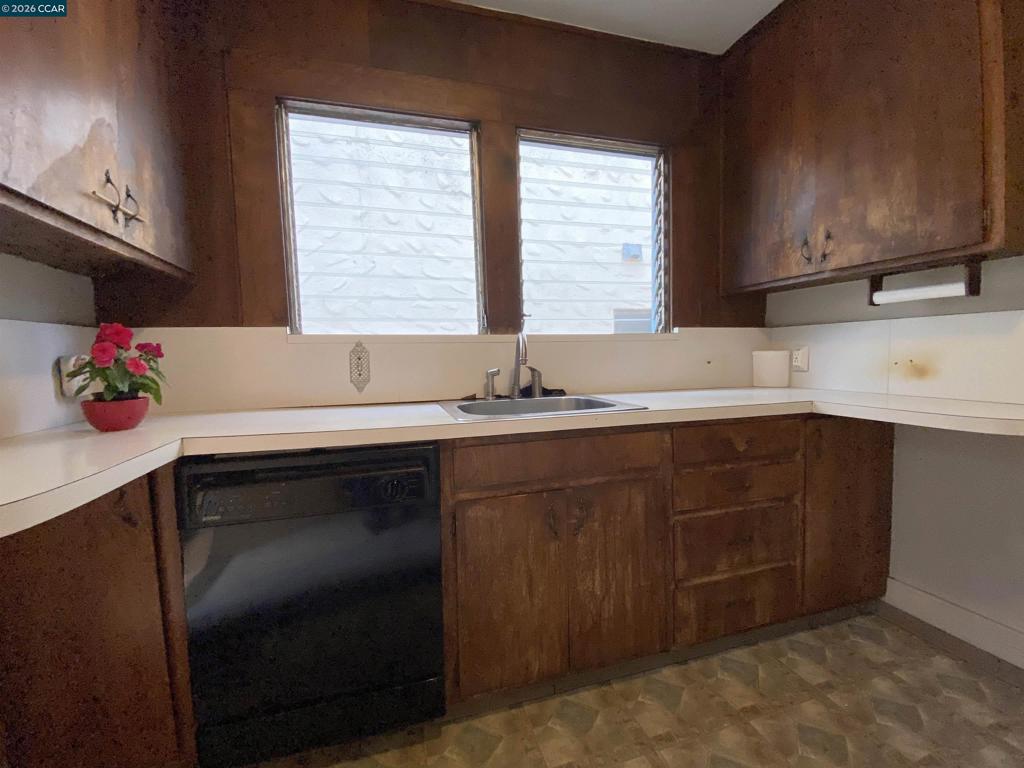 411 Kains Ave. Property Photo 6
