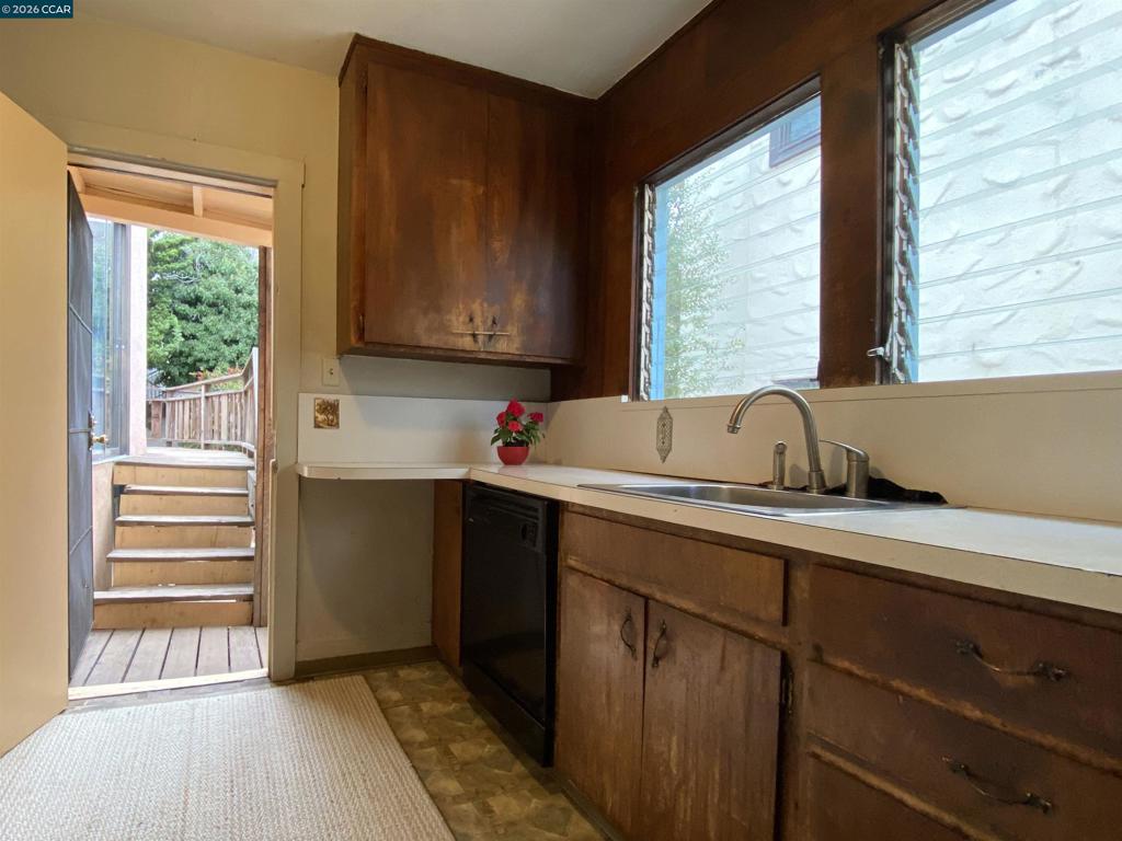 411 Kains Ave. Property Photo 7