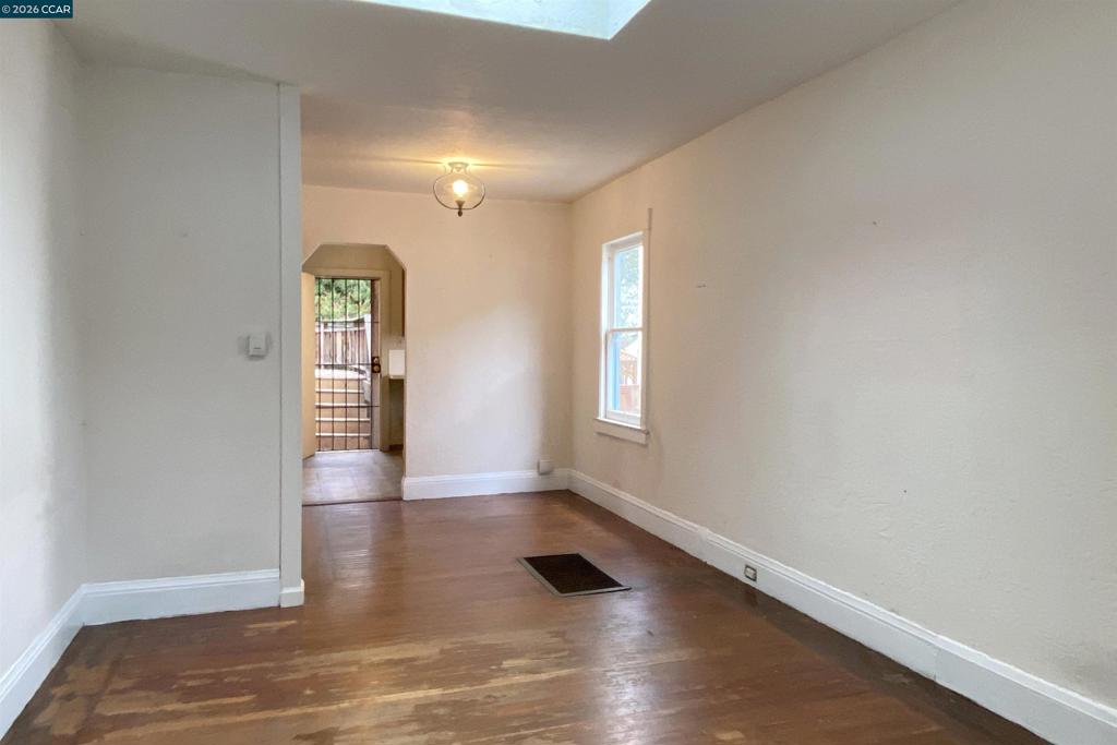 411 Kains Ave. Property Photo 9