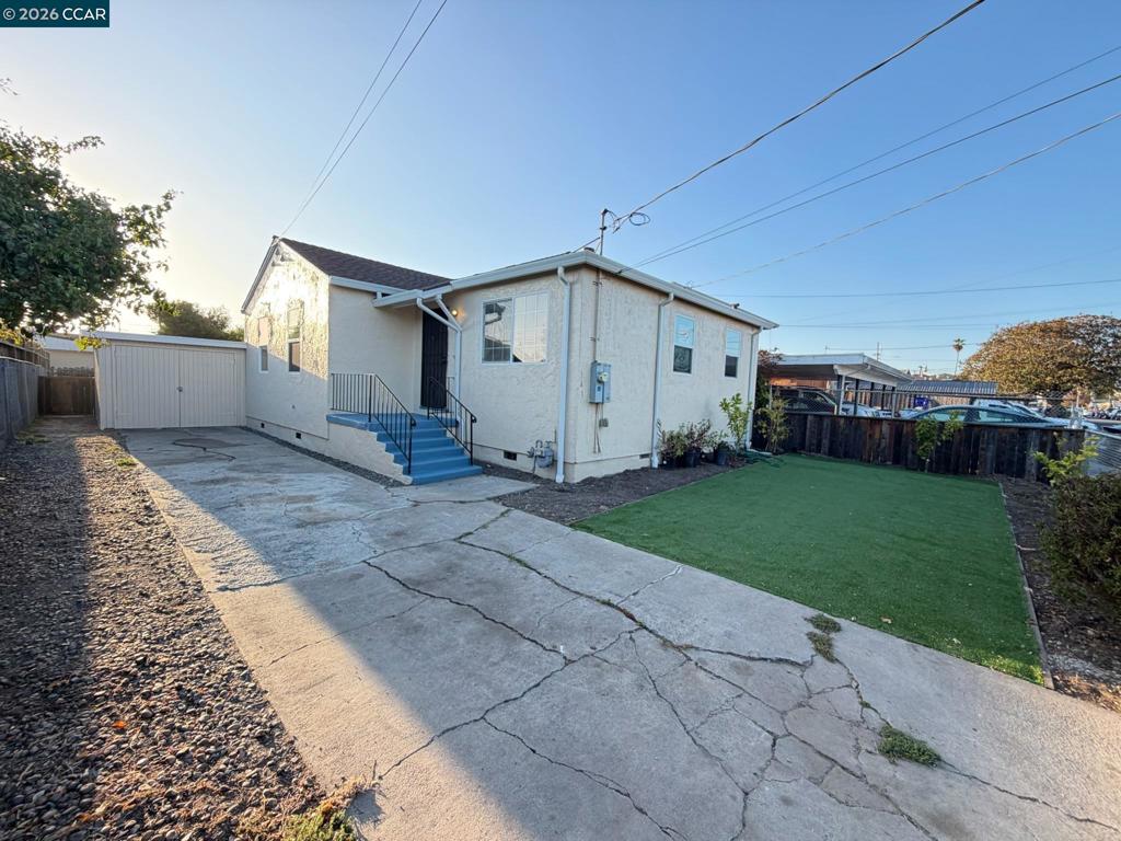 341 S 8th St Property Photo 1